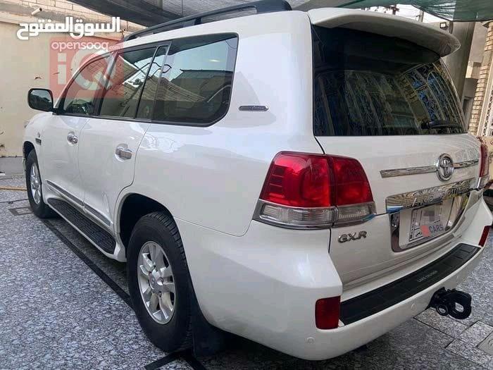 تۆیۆتا لاند کروزەر